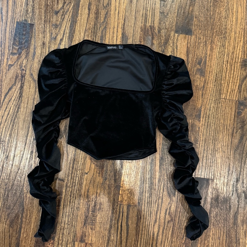 Boohoo puff sleeve black velvet crop top